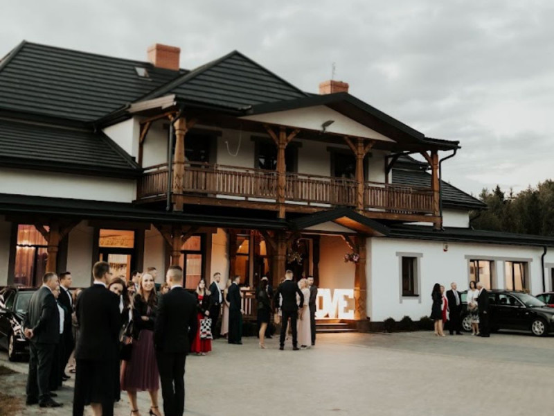 bialy-dworek-kozince zdjęcie prezentacji gdzie wesele