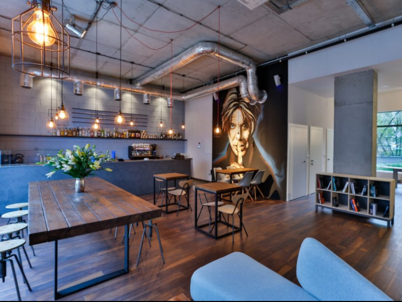 cafe-and-lounge-bar-but-good-music-first zdjęcie prezentacji gdzie wesele