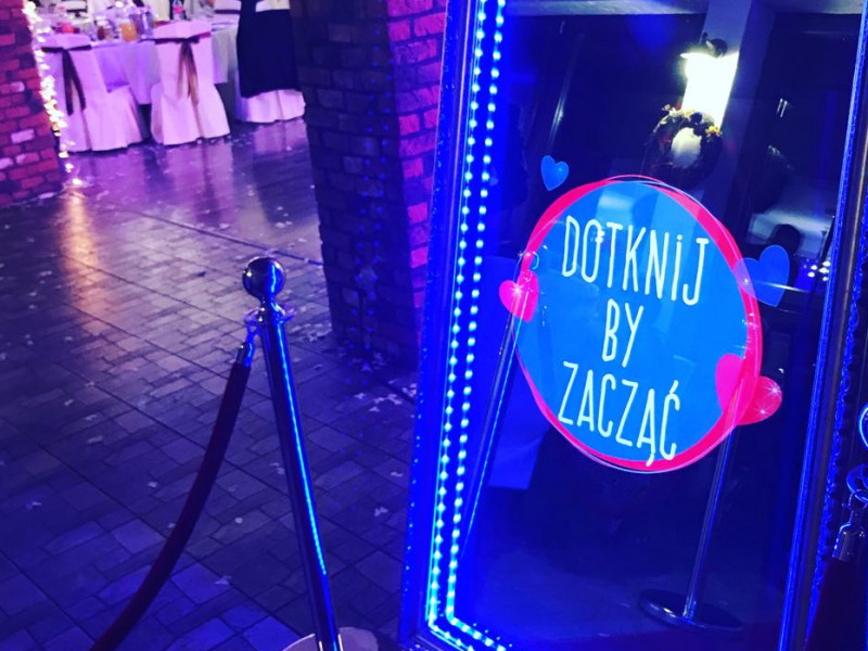 crazy-mirror zdjęcie prezentacji gdzie wesele