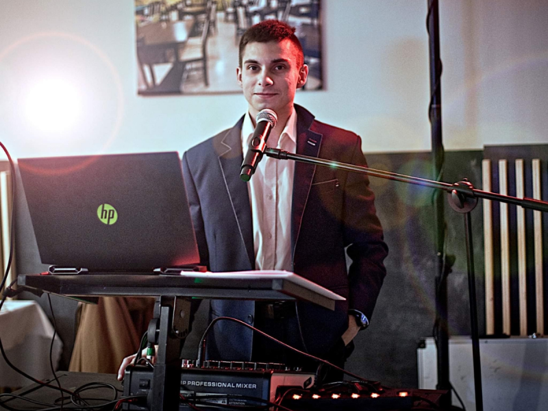dj-ar-arkadiusz-kaczor zdjęcie prezentacji gdzie wesele