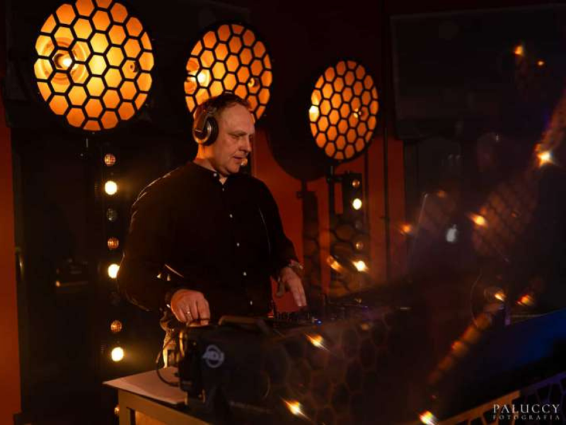 dj-uno zdjęcie prezentacji gdzie wesele