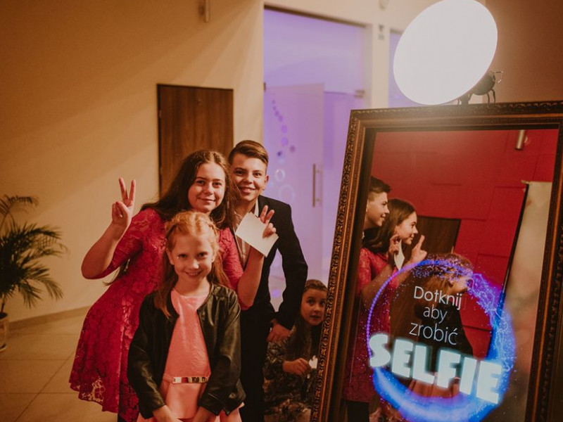 fotobudka-lusterko zdjęcie prezentacji gdzie wesele