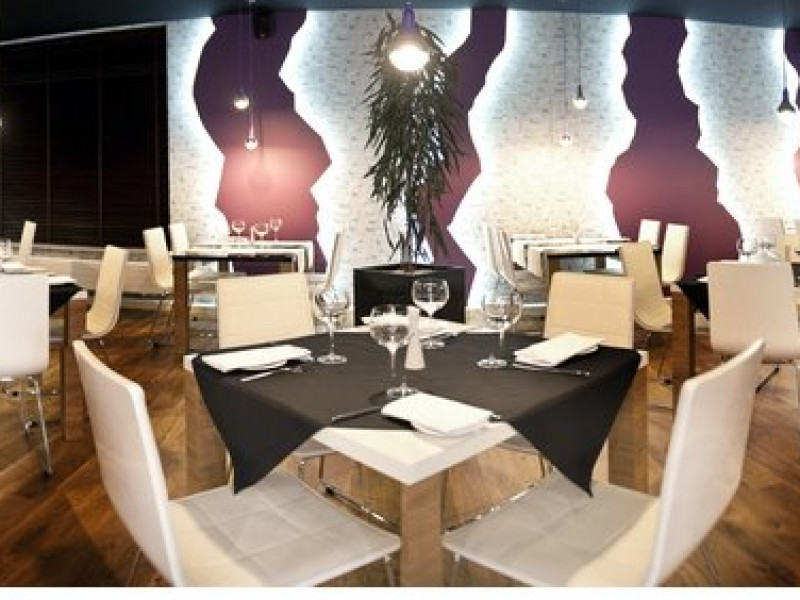 hot-paper-restaurant-modern-food zdjęcie prezentacji gdzie wesele