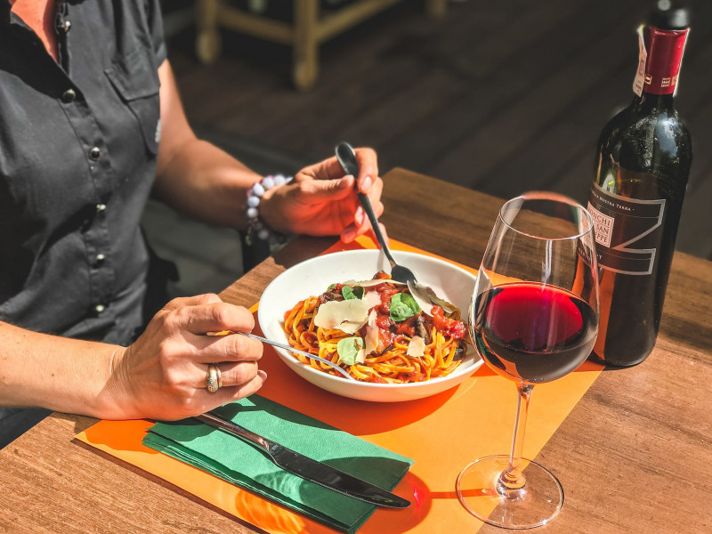 jadalnia-lokalna-restauracja-w-miedzylesiu zdjęcie prezentacji gdzie wesele