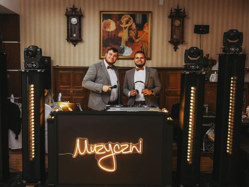 muzyczni-oprawa-muzyczna zdjęcie prezentacji gdzie wesele
