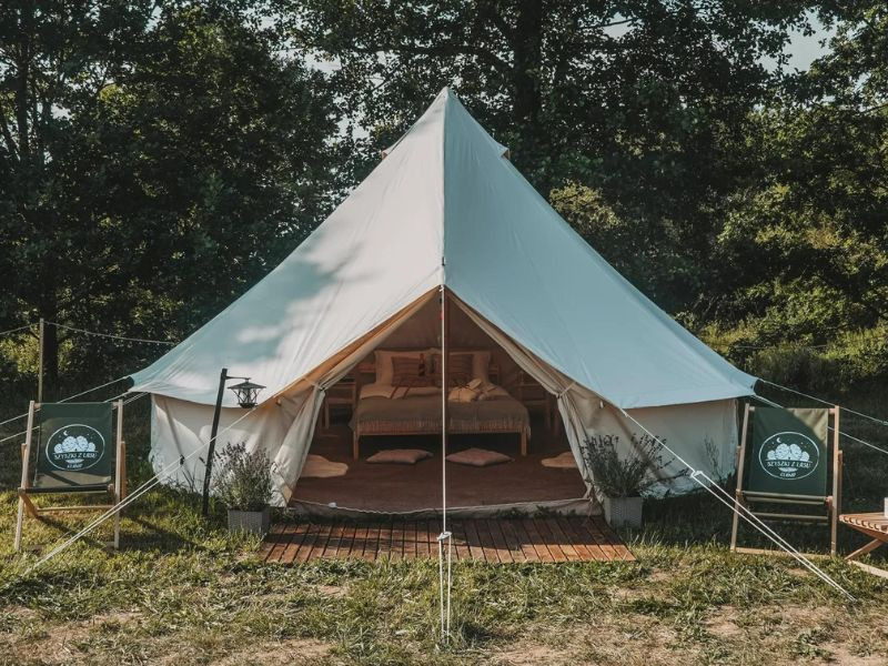 szyszki-z-lasu-glamp zdjęcie prezentacji gdzie wesele